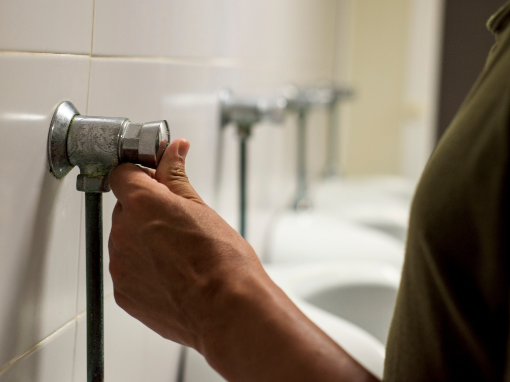 6 dicas para homens com problema ao urinar